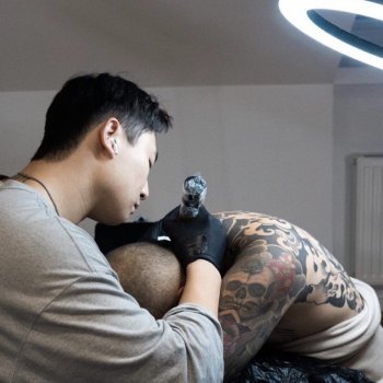 Tattoo artist Ogi Oh