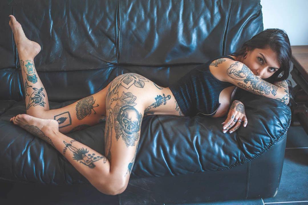 Откровенные снимки татуированных иностранок