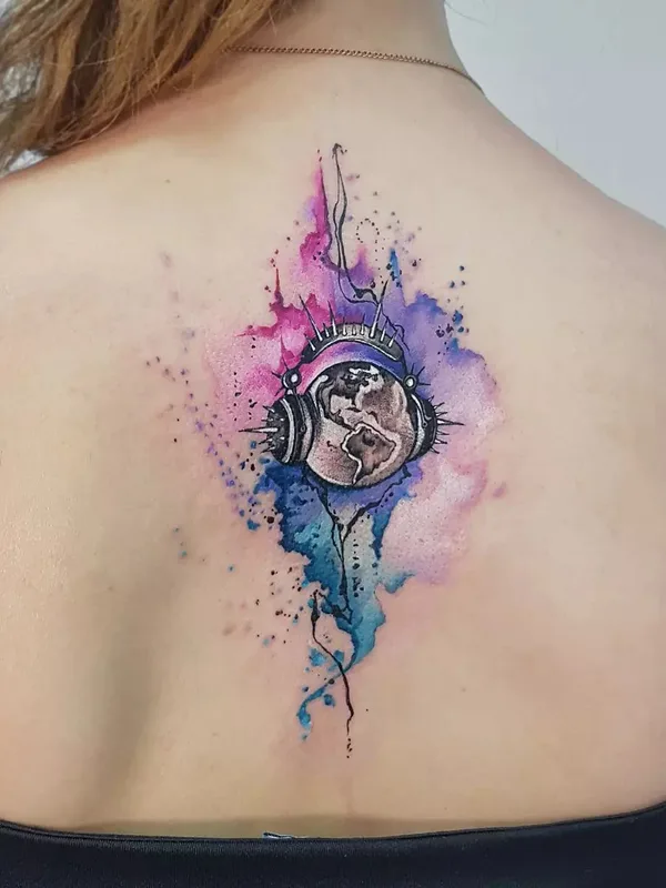 female color watercolor tatouage sur upper back #49555 | Artiste tatoueur Елена Сташкина