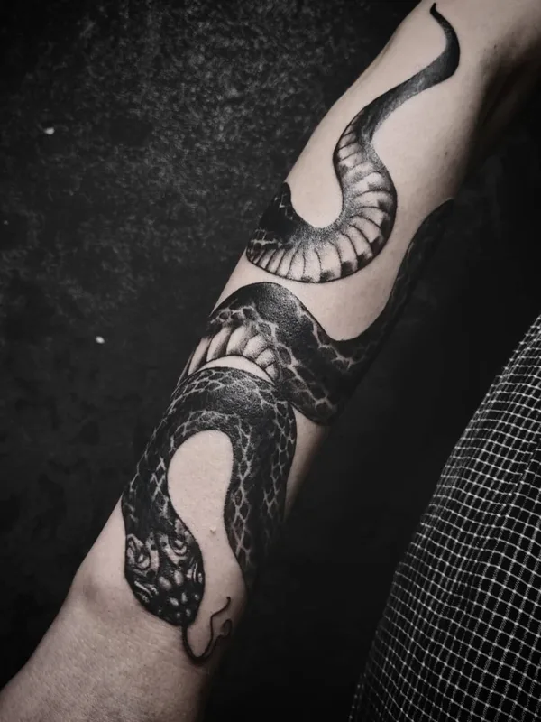 black blackwork Tatuagem em forearm #49593 | Tatuador Roxy Tattoo