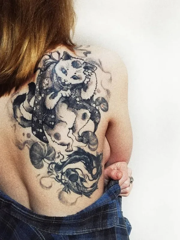 female black and grey japanese Tatuaggio su upper back #49627 | Tatuatore Дарья Голявина