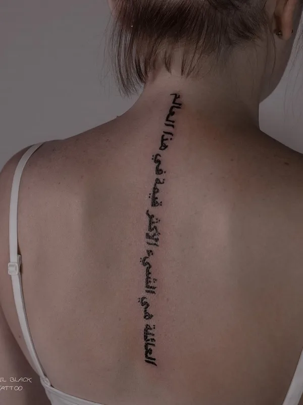 female black calligraphy tatuaje en spine #49635 | Tatuador Валентина Городецкая