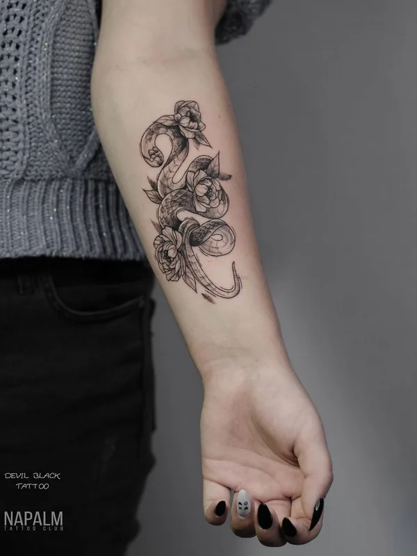 female black and grey linework tatuaje en forearm #49633 | Tatuador Валентина Городецкая