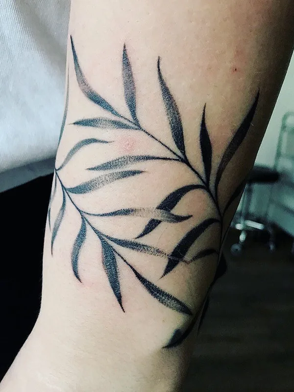 black and grey botanic Tatuagem em forearm #49649 | Tatuador Даша Черникова