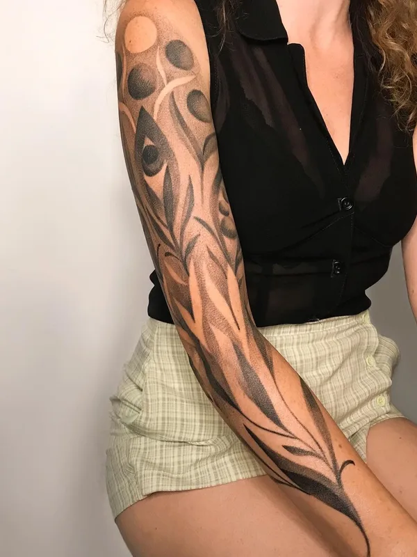 female black and grey blackwork Tatuagem em full sleeve #49646 | Tatuador Даша Черникова