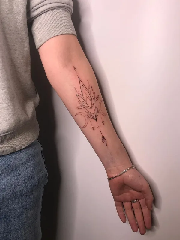 female black fineline Tatuagem em forearm #49656 | Tatuador Даша Черникова