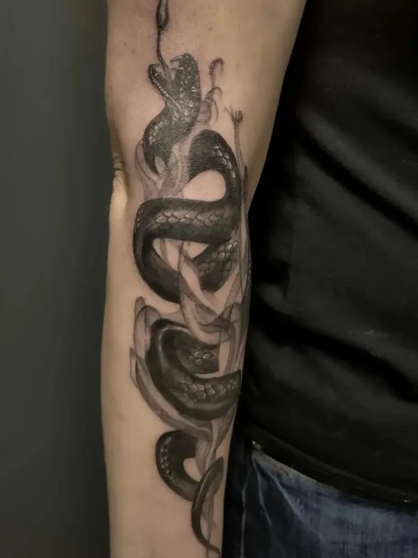 black and grey black and grey 纹身 在 forearm #49711 | 纹身师 Владимир GLOK