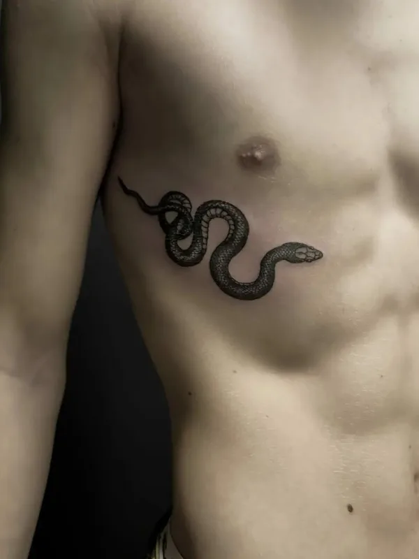 male black blackwork 纹身 在 ribcage #49713 | 纹身师 Владимир GLOK