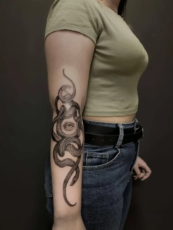 female black and grey blackwork 纹身 在 forearm #49710 | 纹身师 Владимир GLOK