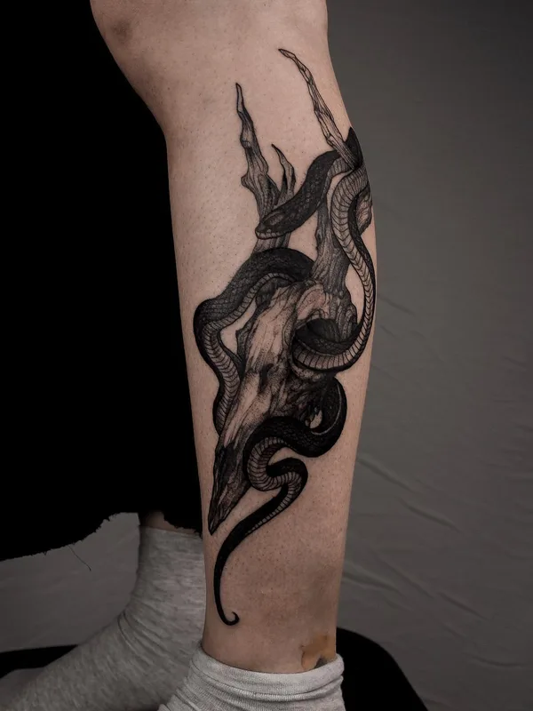 black and grey blackwork Tatuaggio su calf #52926 | Tatuatore Павел Верцебовский