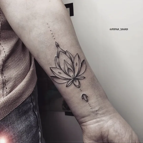 Fine Line tattoo by Danara Atapina in Челябинск