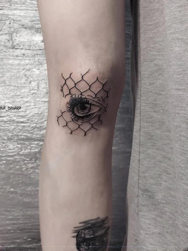 black and grey blackwork 纹身 在 knee #52946 | 纹身师 Danara Atapina
