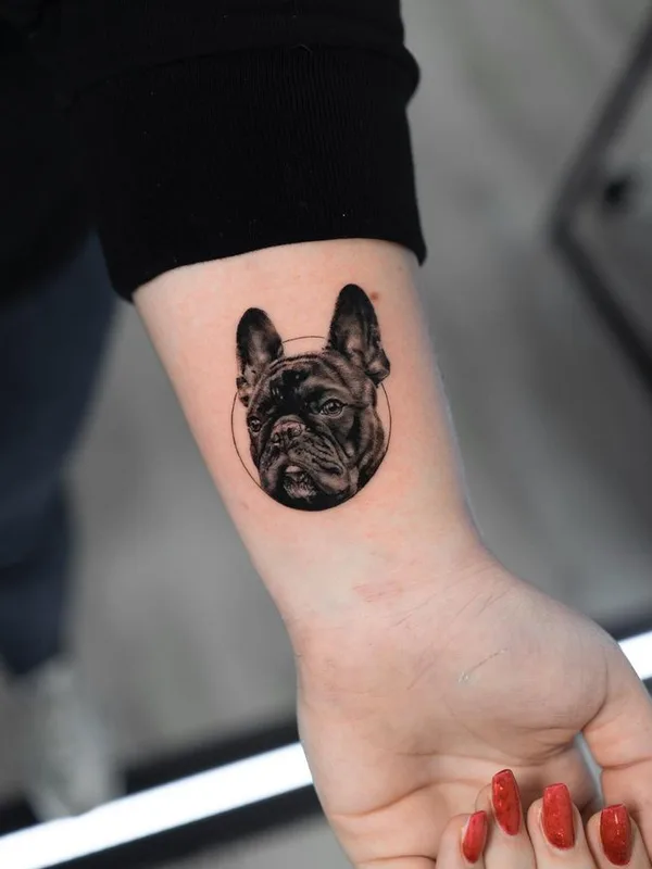 female black and grey black and grey tatuaje en wrist #67576 | Tatuador Dencz Orsolya