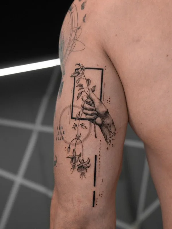 black and grey fineline tatouage sur bicep #67588 | Artiste tatoueur Ódor Benjámin
