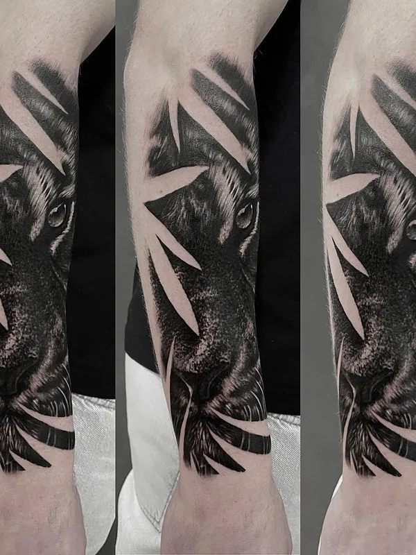 black and grey realism tatuaje en forearm #67632 | Tatuador Gábor Heizler