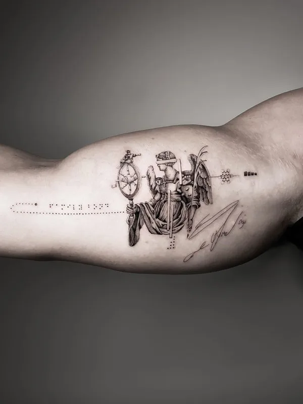 black and grey blackwork tatuaje en bicep #67648 | Tatuador Gergo Augusztiny