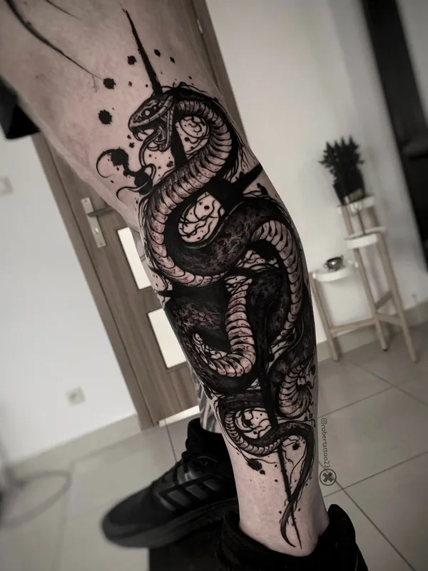 black blackwork татуировка на calf #39843 | Тату мастер Роберт Штейнберг