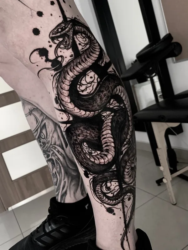 black blackwork татуировка на calf #39845 | Тату мастер Роберт Штейнберг