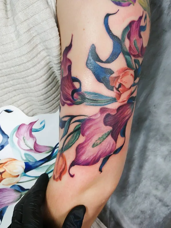 female color botaniс 纹身 在 shoulder #32715 | 纹身师 Наталья Комарова