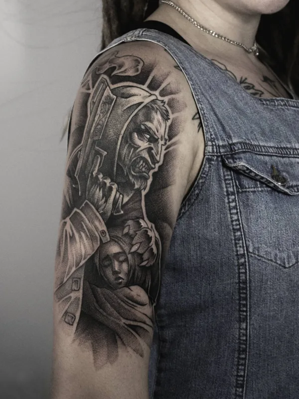 female black and grey black and grey 纹身 在 upper arm #32735 | 纹身师 Коля Саб