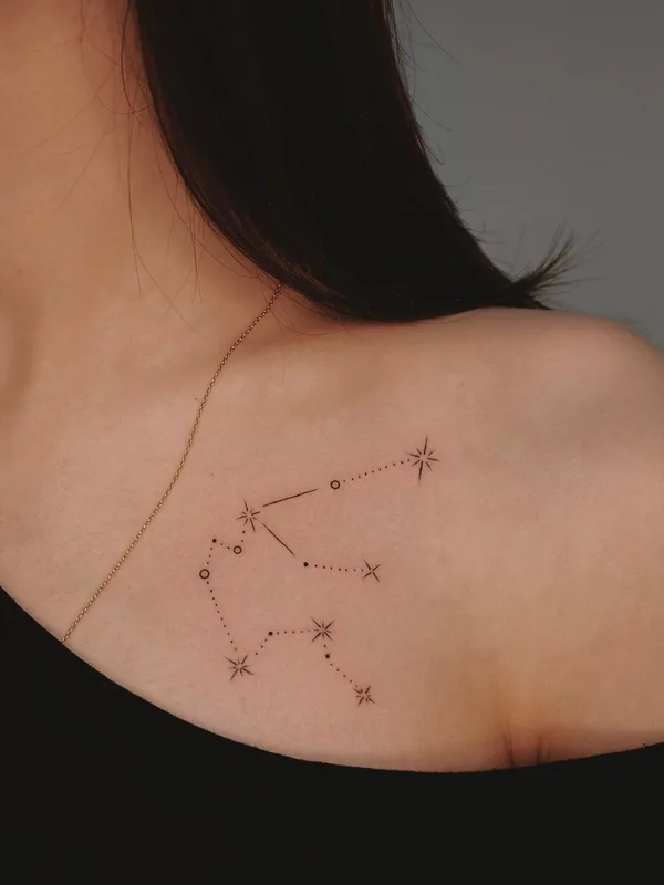 female black fineline Tatuagem em collarbone #59442 | Tatuador Charina Muratova