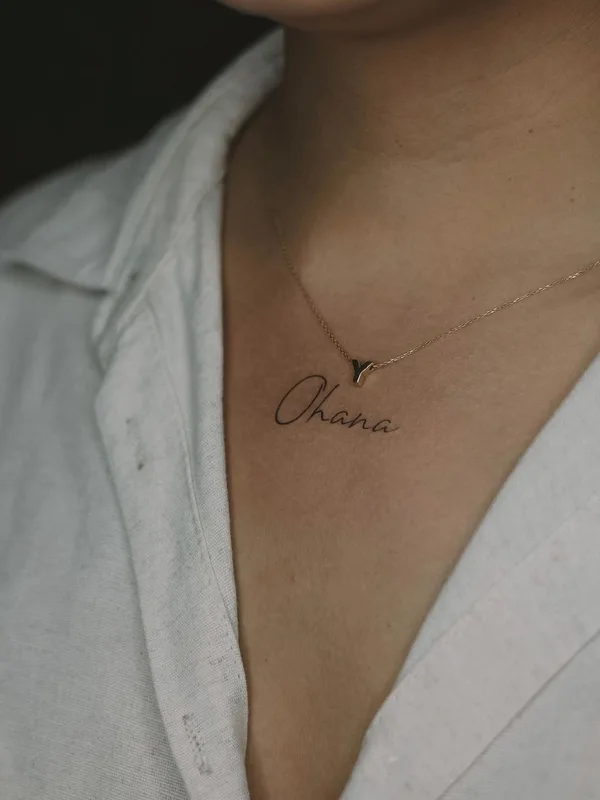 black calligraphy Tatuagem em collarbone #59451 | Tatuador Charina Muratova