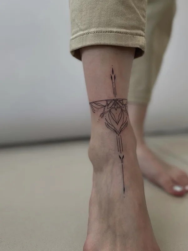 female black fineline татуировка на ankle #59468 | Тату мастер Daria