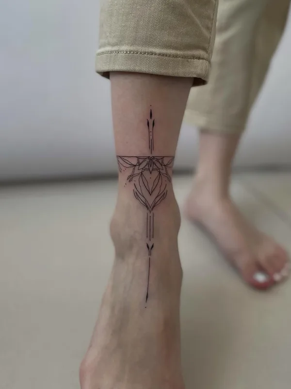 female black linework татуировка на ankle #59467 | Тату мастер Daria