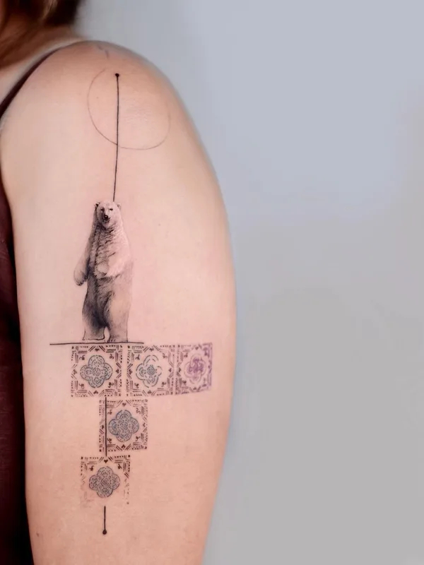 female black and grey realism tatouage sur shoulder #43581 | Artiste tatoueur Ege Onat Gezer