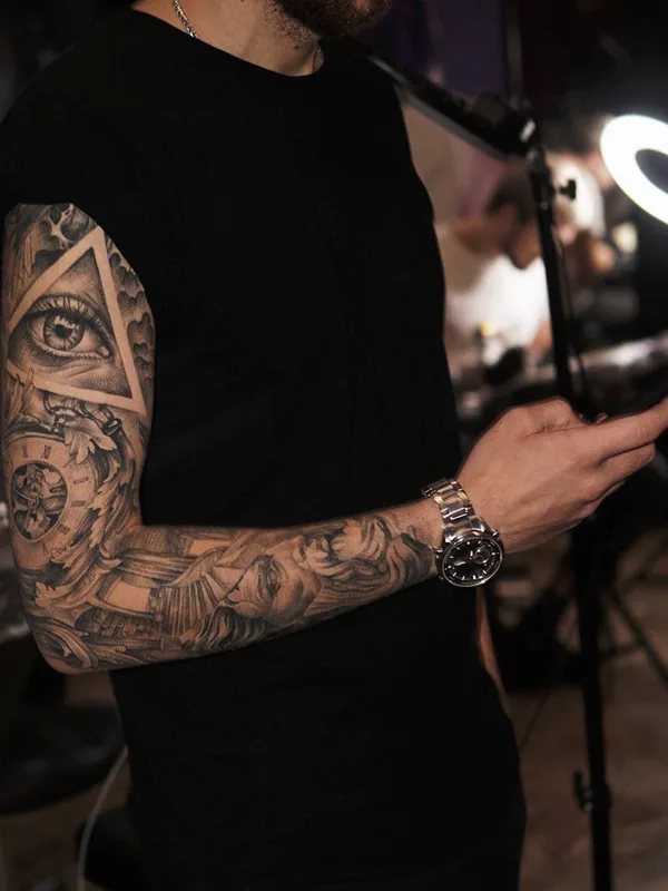 male black and grey realism tatouage sur full sleeve #43685 | Artiste tatoueur Иван Невский