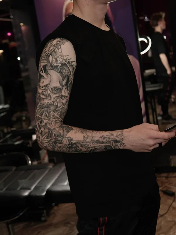 male black and grey japanese tatouage sur full sleeve #43686 | Artiste tatoueur Иван Невский