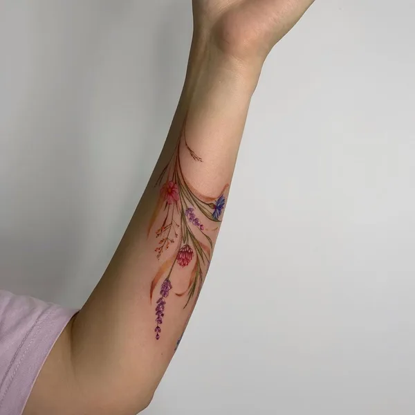 Feminine tattoo by Ольга Котова in Moscow