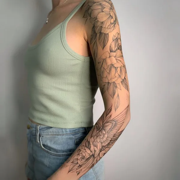 Feminine tattoo by Ольга Котова in Moscow