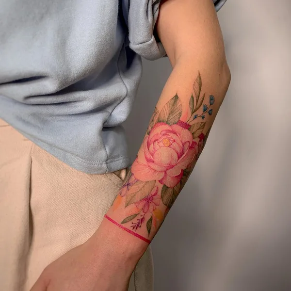 Feminine tattoo by Ольга Котова in Moscow