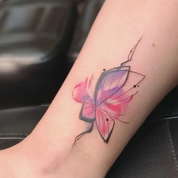 Feminine tattoo by Сельма Нагель in Moscow