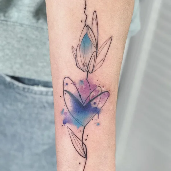 Feminine tattoo by Сельма Нагель in Moscow