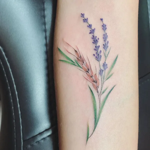 Feminine tattoo by Сельма Нагель in Moscow