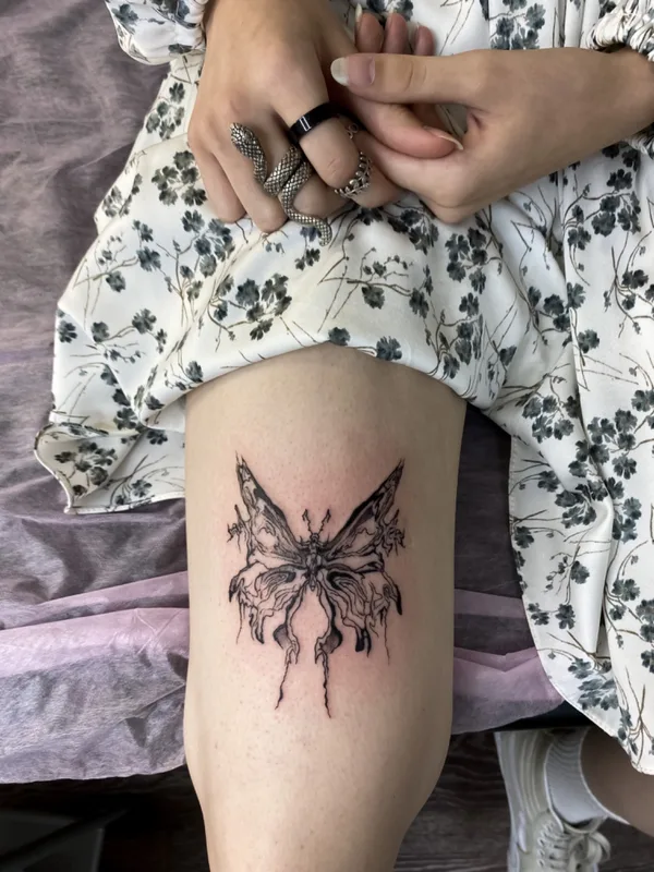 black linework татуировка на thigh #60020 | Тату мастер Handpokek