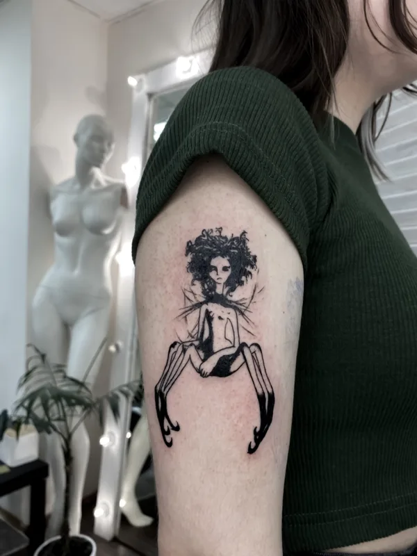 female black sketch татуировка на upper arm #60022 | Тату мастер Handpokek