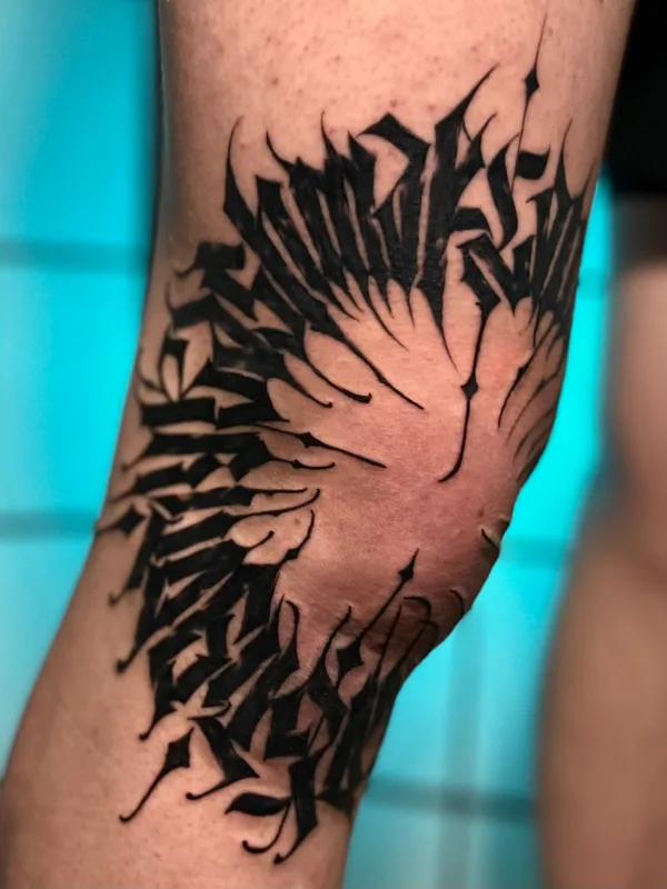 black blackwork tattoo on knee #75606 | Tattoo Artist Леон, студия L-Tattoo