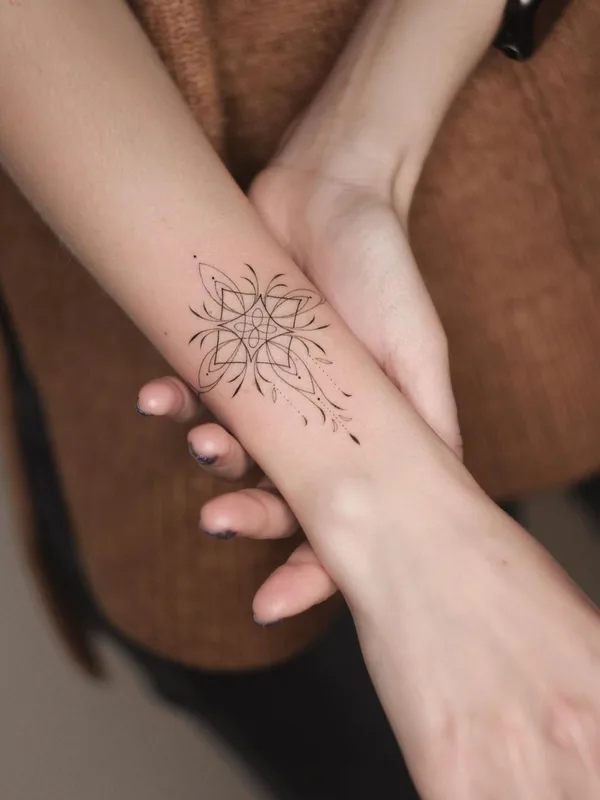 female black linework татуировка на inner wrist #49820 | Тату мастер Дарья Третьякова
