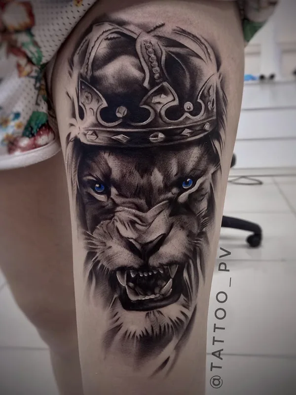 black and grey realism tatouage sur thigh #49868 | Artiste tatoueur Виктор Павлюченко