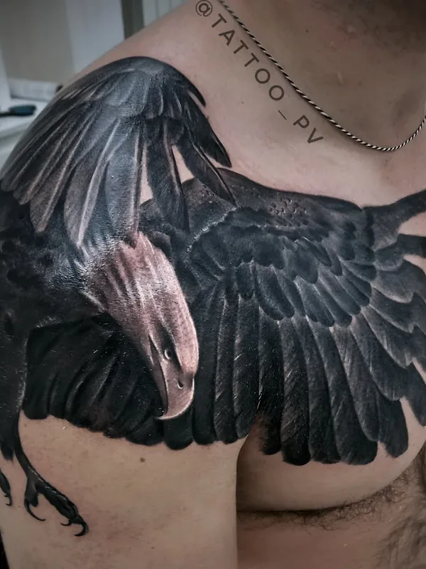 male black and grey realism tatouage sur shoulder #49874 | Artiste tatoueur Виктор Павлюченко