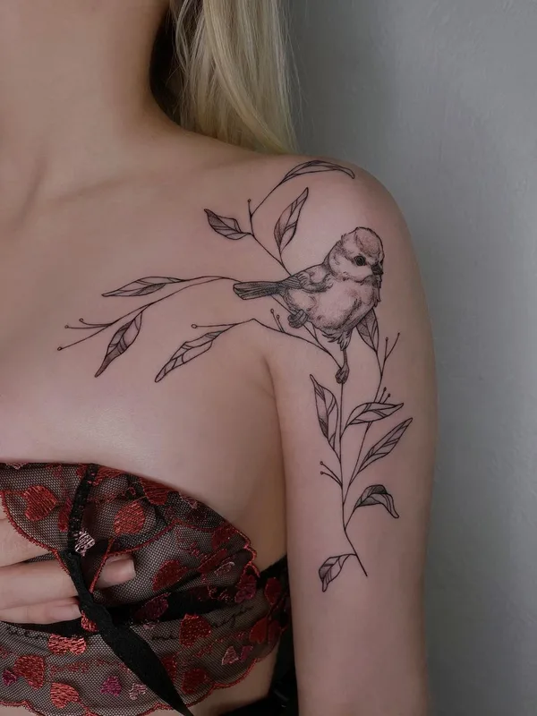 female black and grey fineline 纹身 在 shoulder #49910 | 纹身师 Анна Славная