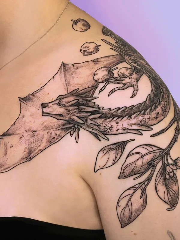 female black and grey sketch 纹身 在 shoulder #49915 | 纹身师 Анна Славная