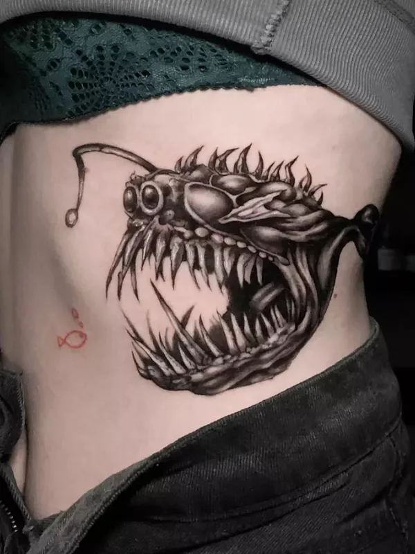 female black and grey black and grey Tatuaggio su side #49987 | Tatuatore Вероника Филюшова