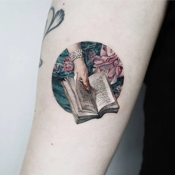 Minimalism tattoo by Tattooist Ziho