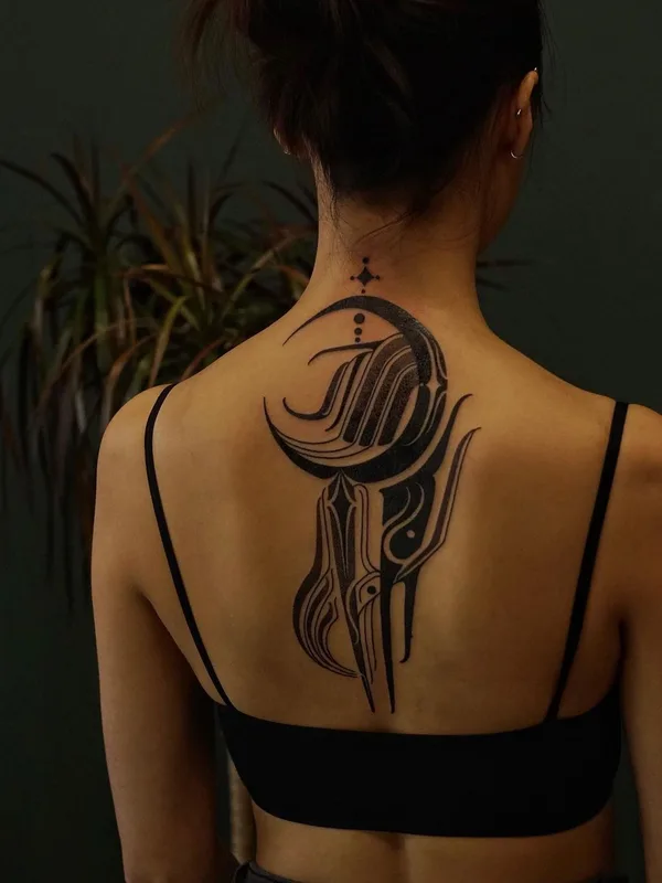 female black blackwork татуировка на upper back #58115 | Тату мастер Stan Finger