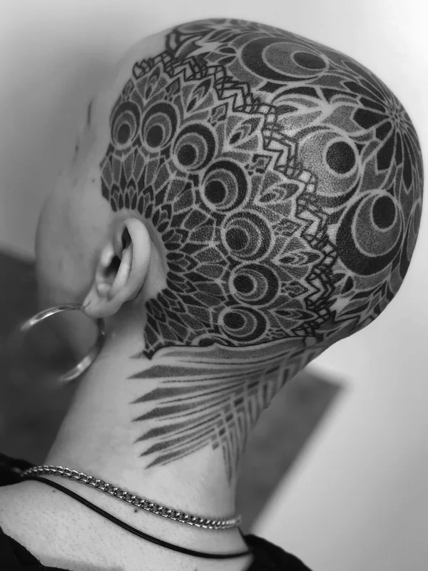 female black and grey blackwork татуировка на back of neck #58116 | Тату мастер Stan Finger