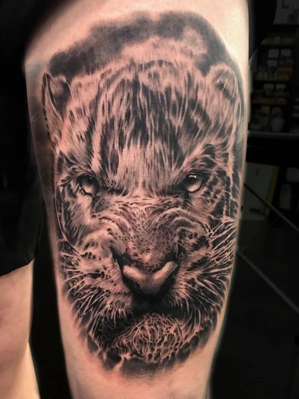 black and grey realism Tatuagem em thigh #32375 | Tatuador Del May